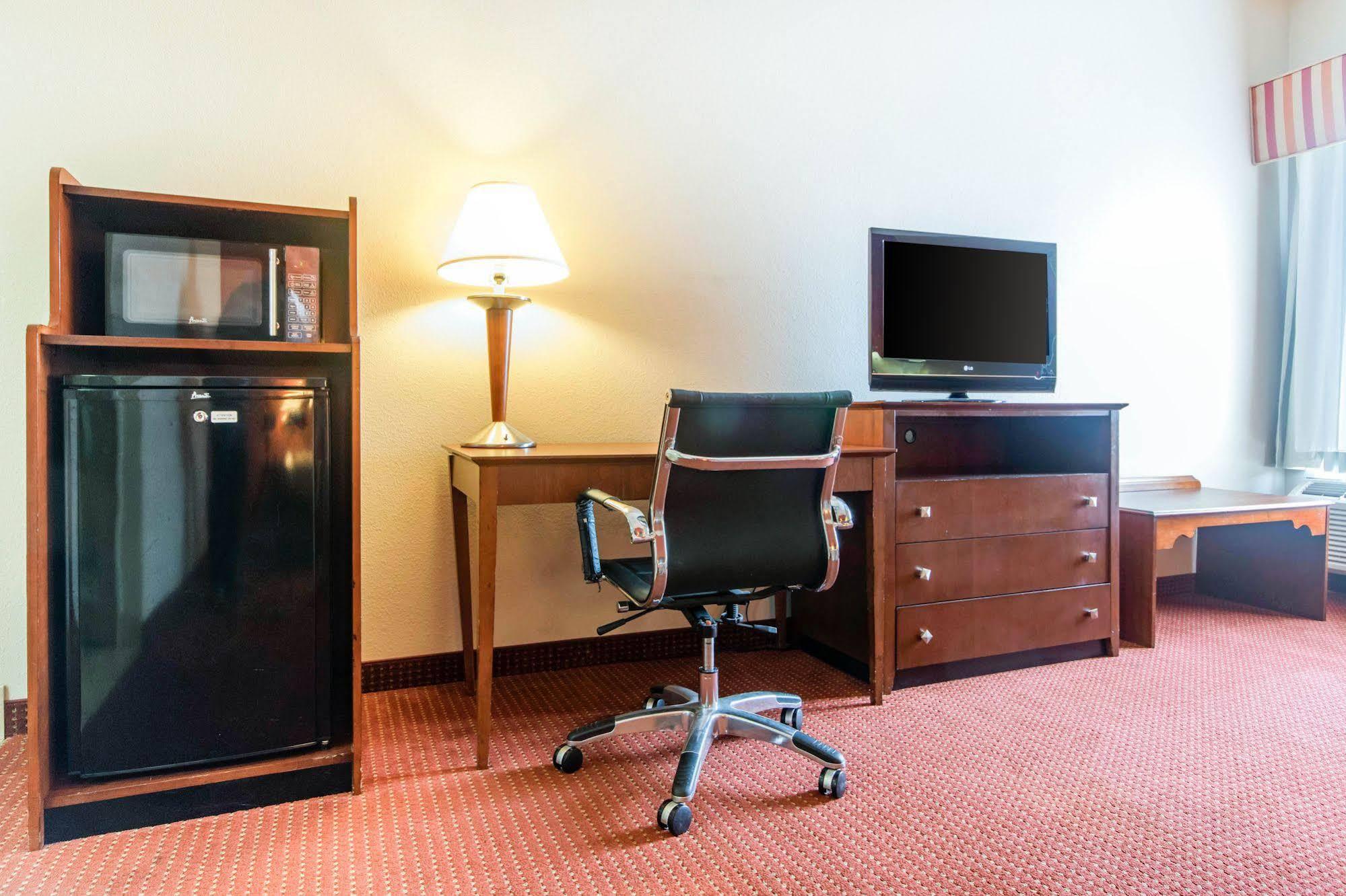 Quality Inn & Suites Лоурънсбърг Екстериор снимка