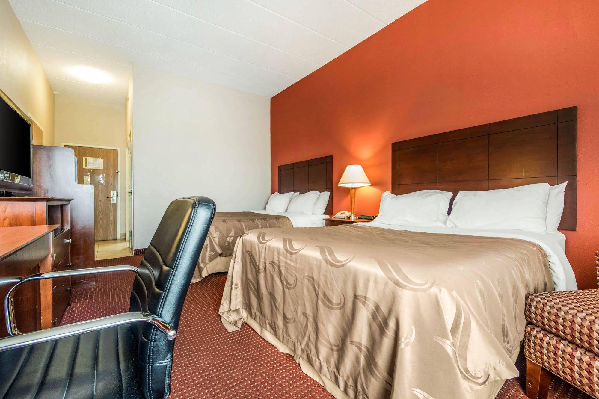 Quality Inn & Suites Лоурънсбърг Екстериор снимка