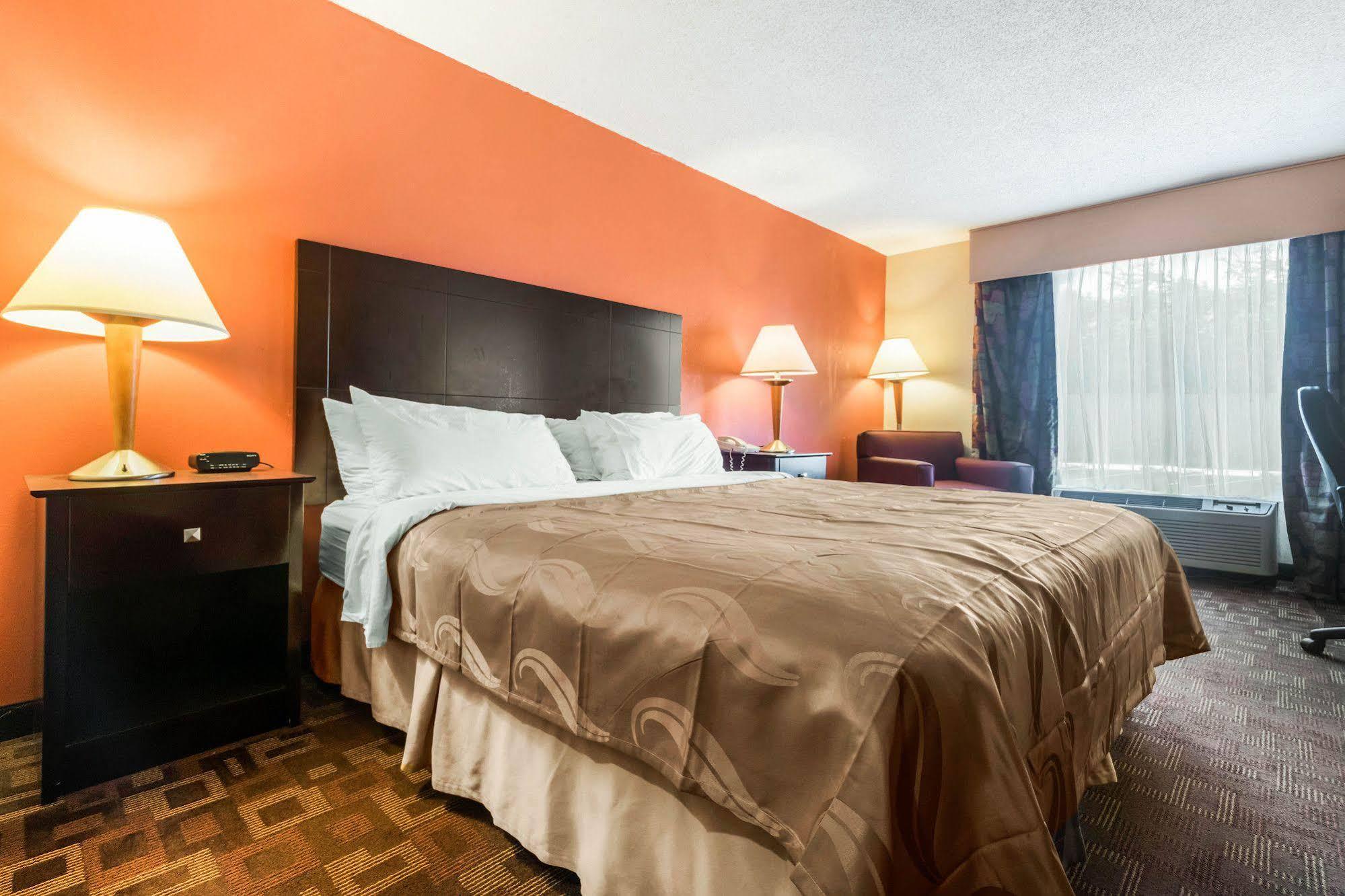 Quality Inn & Suites Лоурънсбърг Екстериор снимка