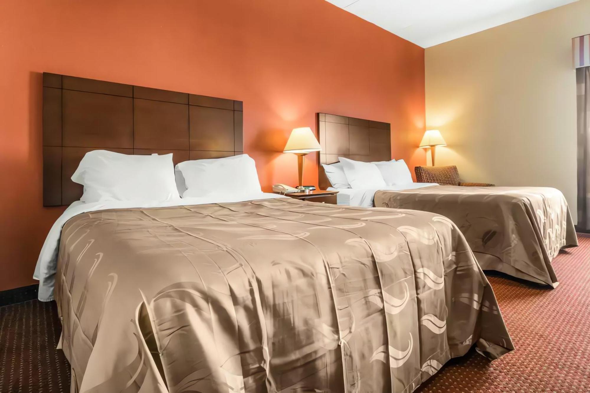 Quality Inn & Suites Лоурънсбърг Екстериор снимка