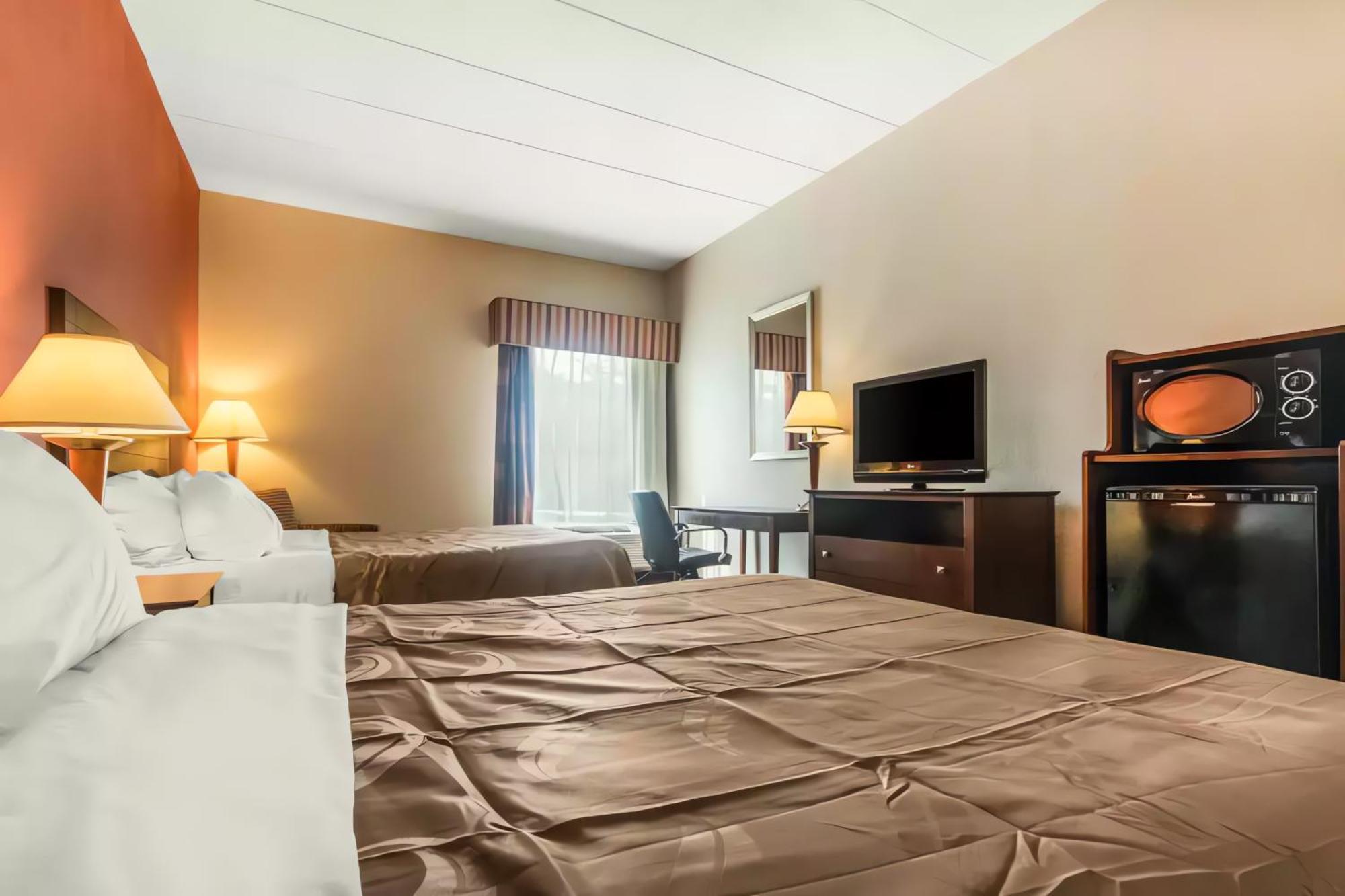 Quality Inn & Suites Лоурънсбърг Екстериор снимка