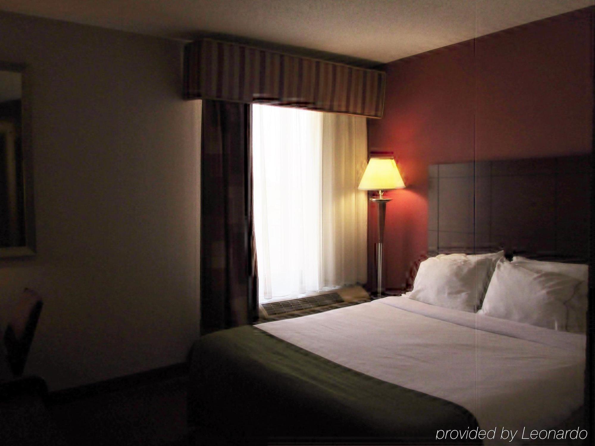 Quality Inn & Suites Лоурънсбърг Екстериор снимка