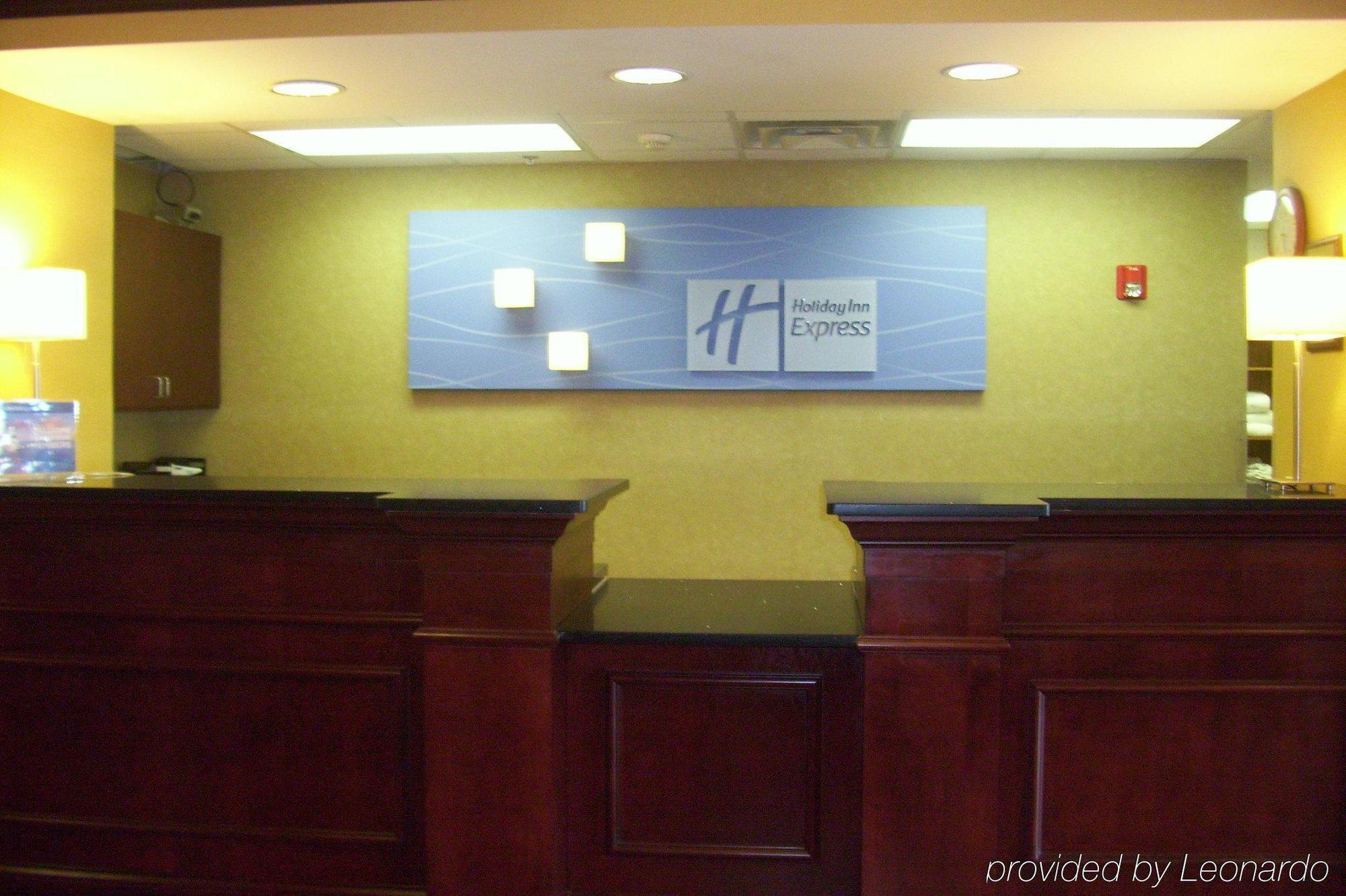 Quality Inn & Suites Лоурънсбърг Екстериор снимка