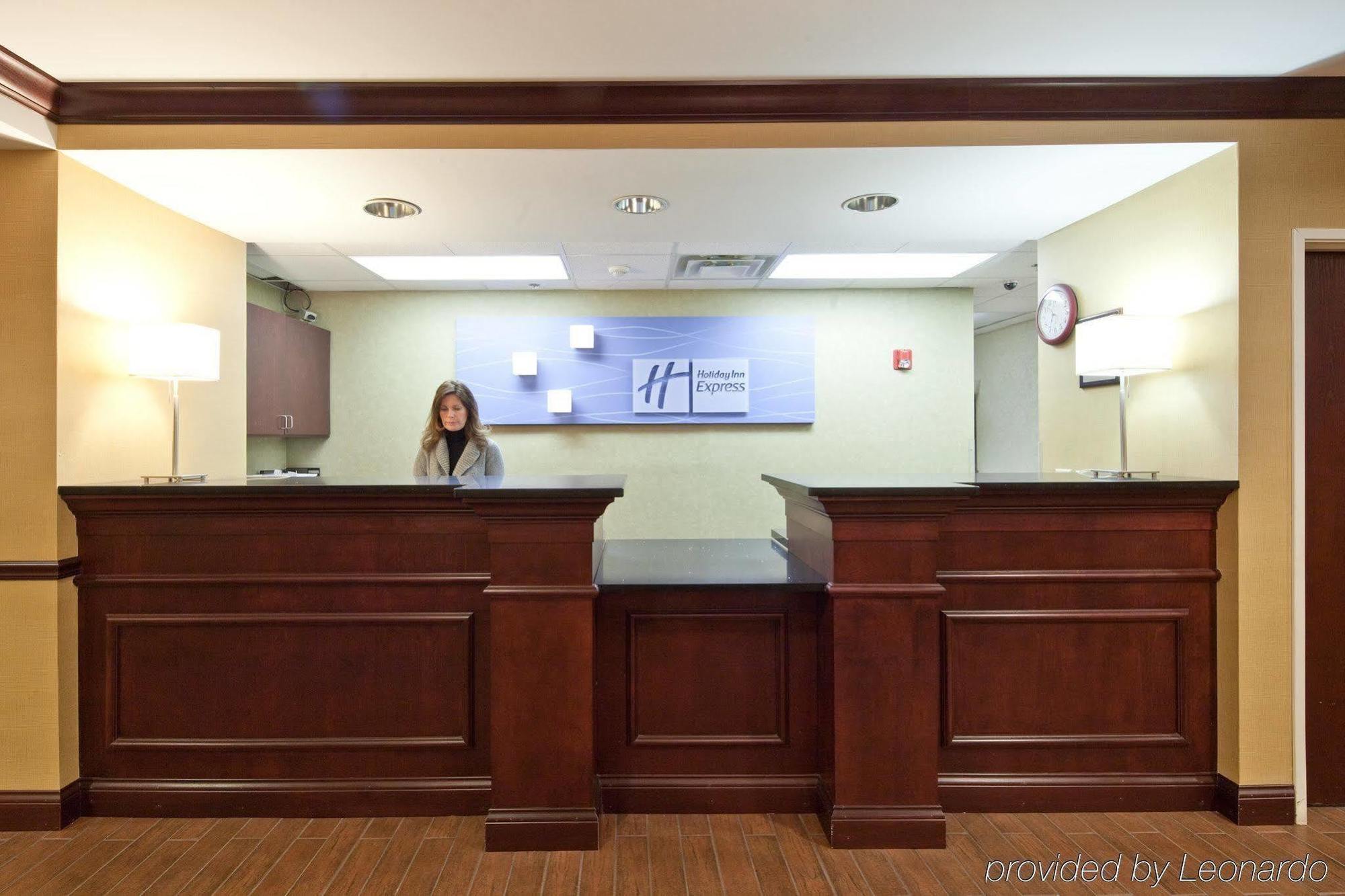 Quality Inn & Suites Лоурънсбърг Екстериор снимка