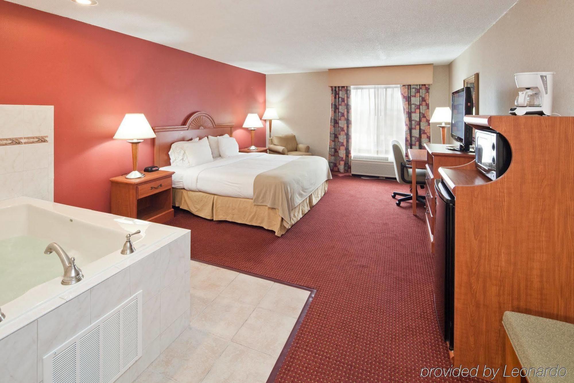 Quality Inn & Suites Лоурънсбърг Екстериор снимка