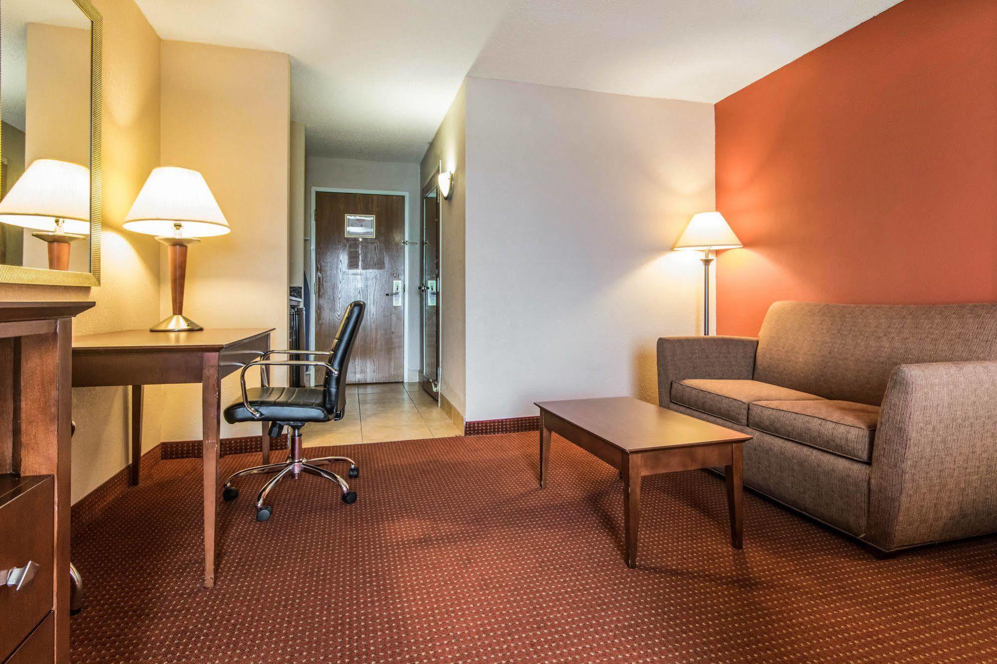 Quality Inn & Suites Лоурънсбърг Екстериор снимка