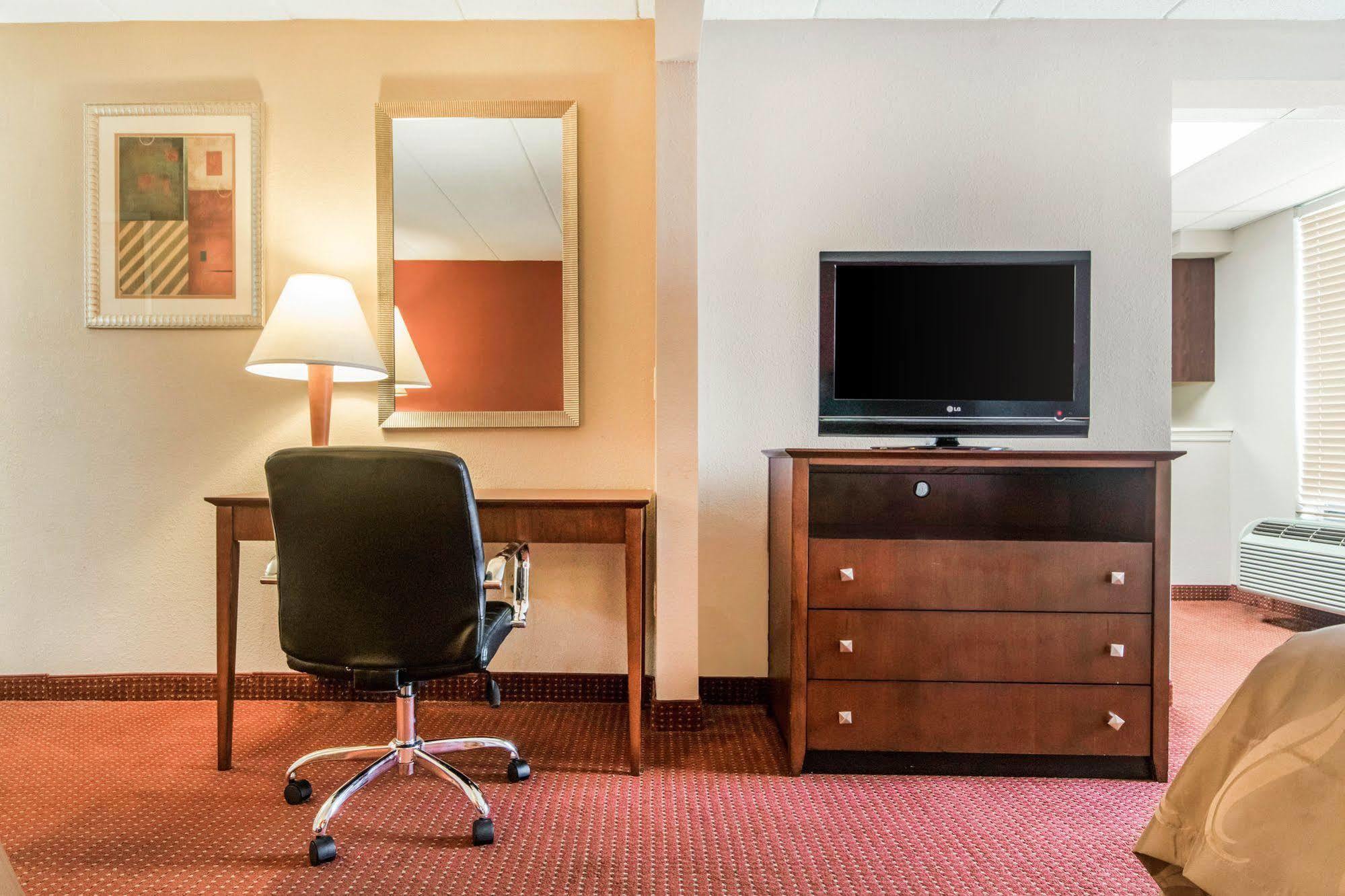 Quality Inn & Suites Лоурънсбърг Екстериор снимка
