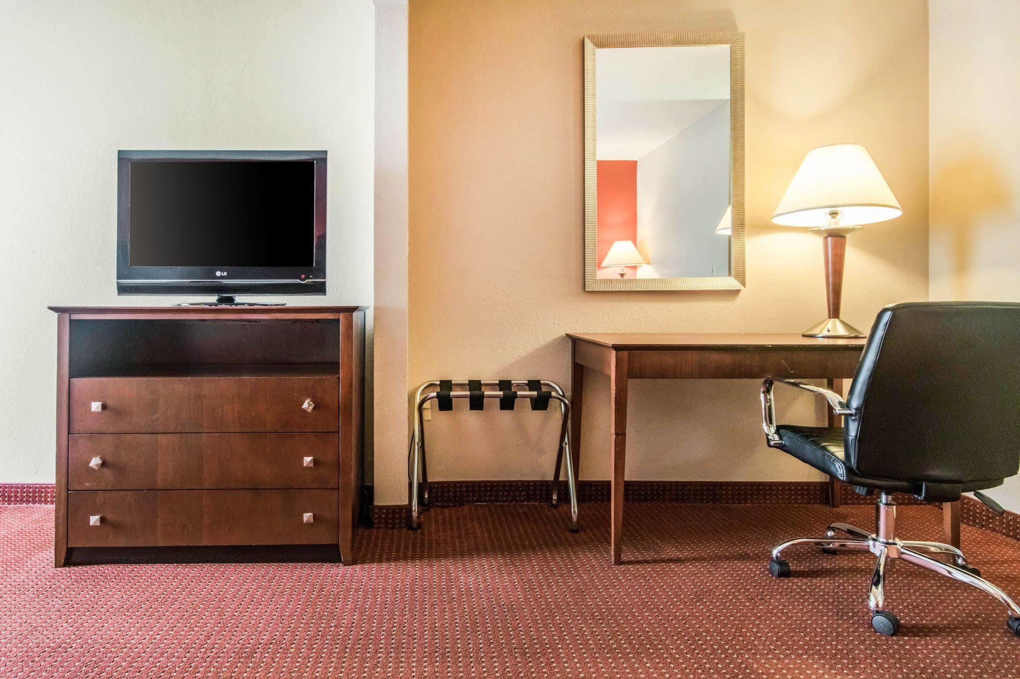 Quality Inn & Suites Лоурънсбърг Екстериор снимка