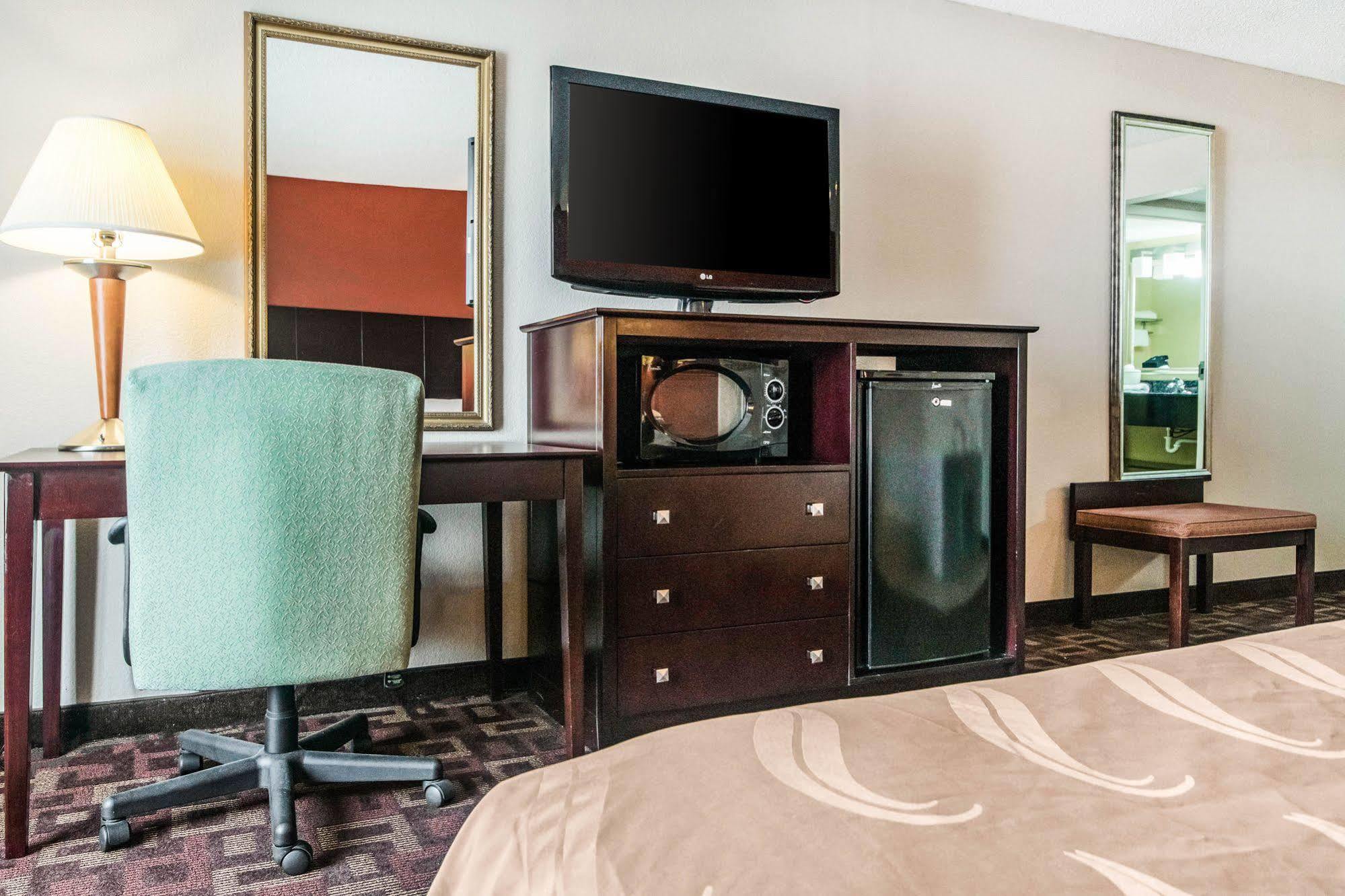 Quality Inn & Suites Лоурънсбърг Екстериор снимка