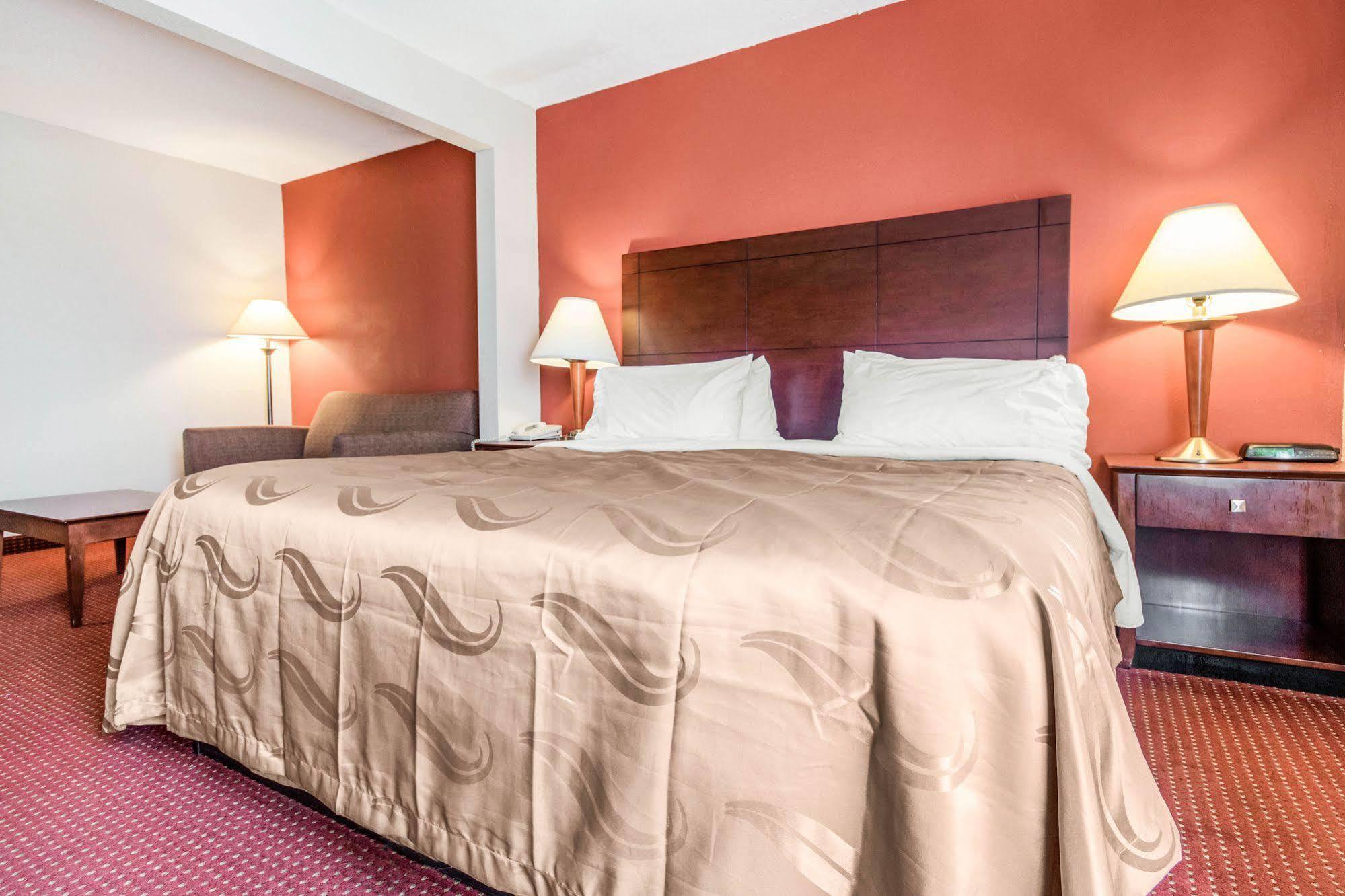 Quality Inn & Suites Лоурънсбърг Екстериор снимка