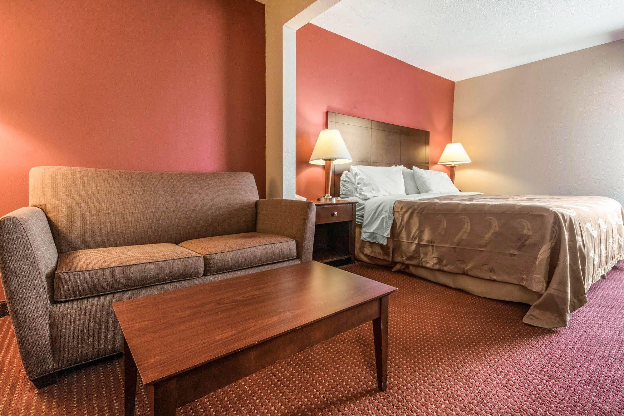 Quality Inn & Suites Лоурънсбърг Екстериор снимка