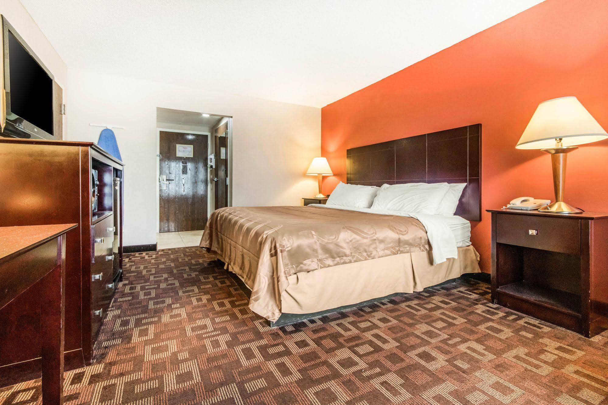 Quality Inn & Suites Лоурънсбърг Екстериор снимка