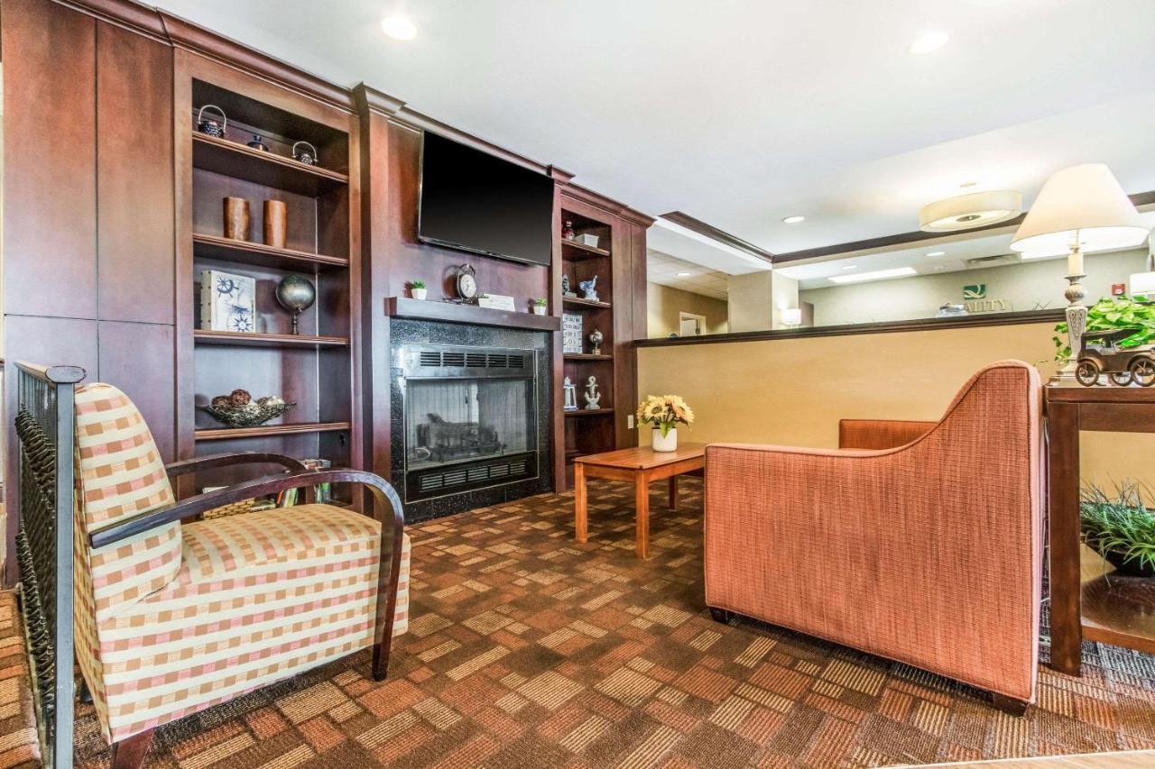 Quality Inn & Suites Лоурънсбърг Екстериор снимка